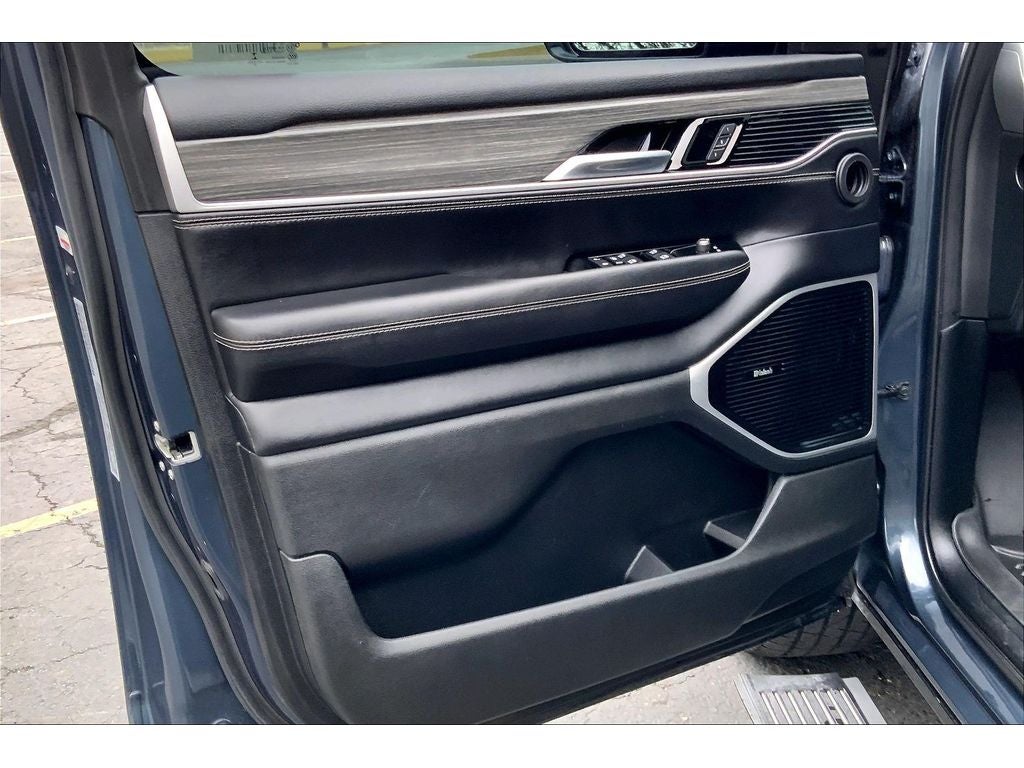 2023 Jeep Wagoneer L Series III