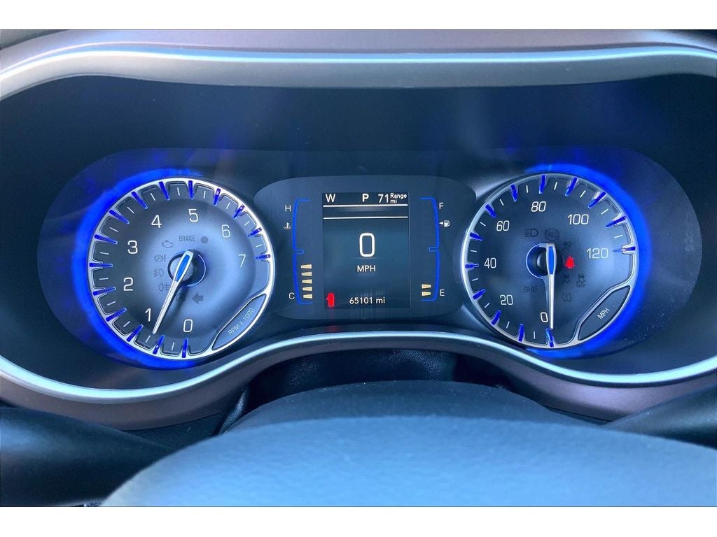 2022 Chrysler Voyager LX