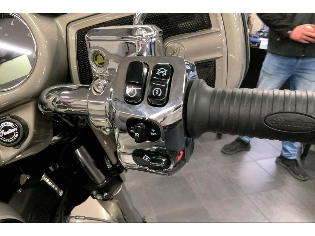 2022 INDIAN MOTORCYCLE CHIEFTAIN Base