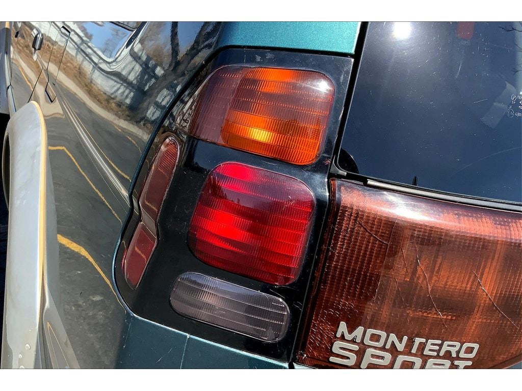 2004 Mitsubishi Montero Sport XLS