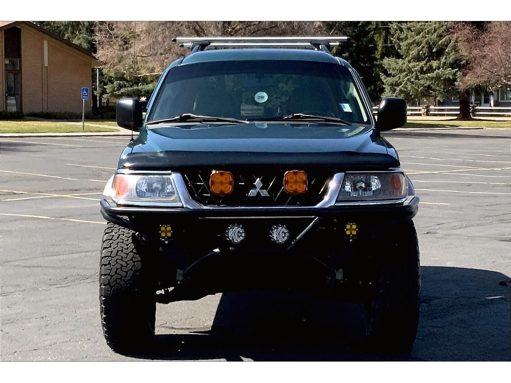 2004 Mitsubishi Montero Sport XLS