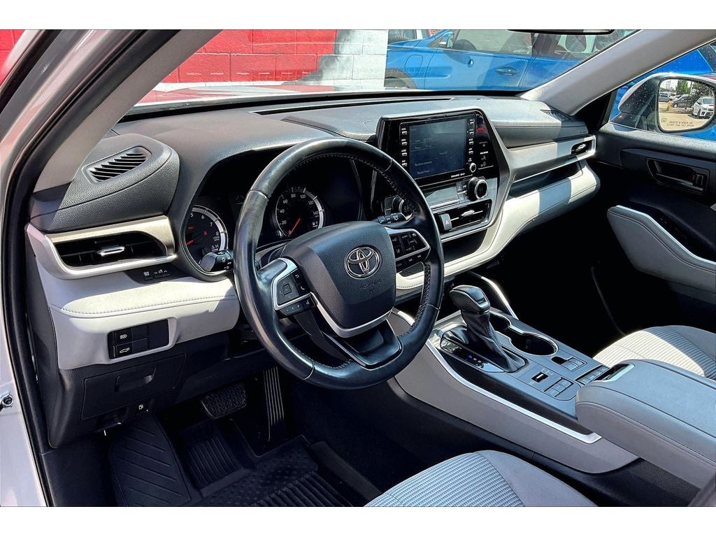 2022 Toyota Highlander LE