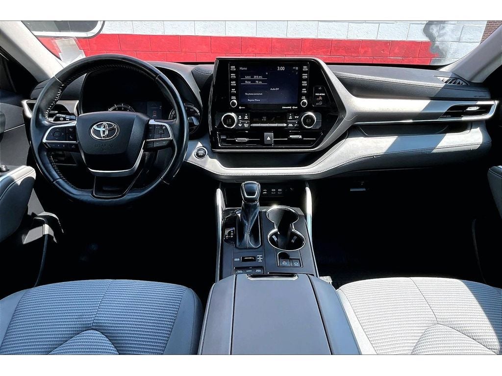2022 Toyota Highlander LE