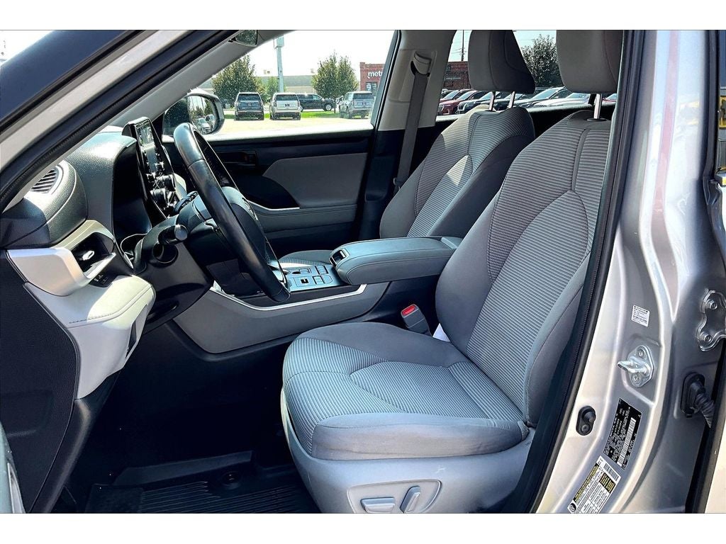 2022 Toyota Highlander LE