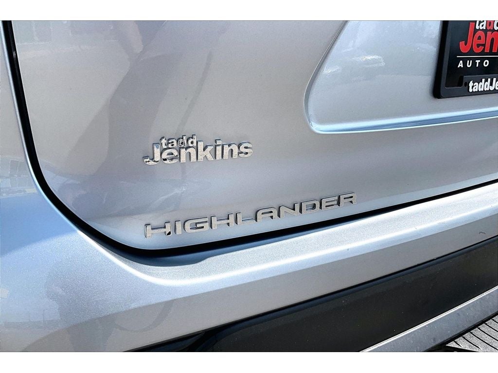 2022 Toyota Highlander LE