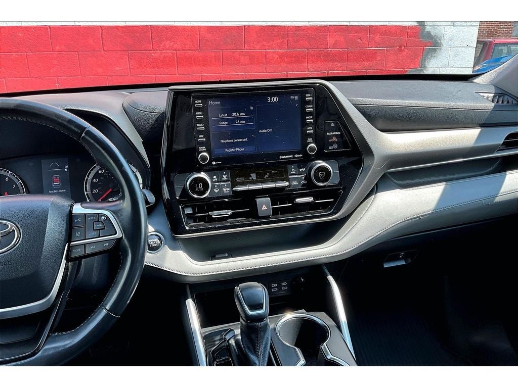 2022 Toyota Highlander LE