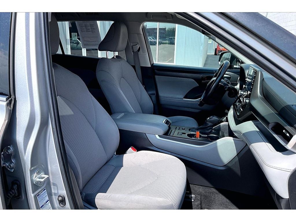 2022 Toyota Highlander LE