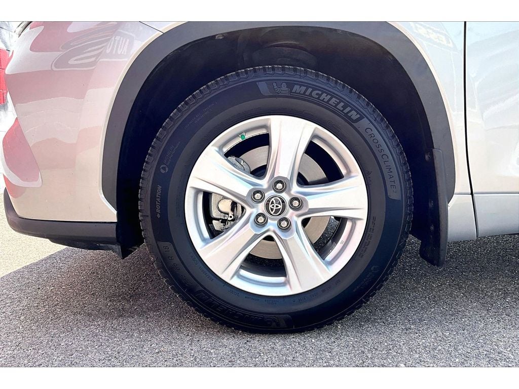 2022 Toyota Highlander LE