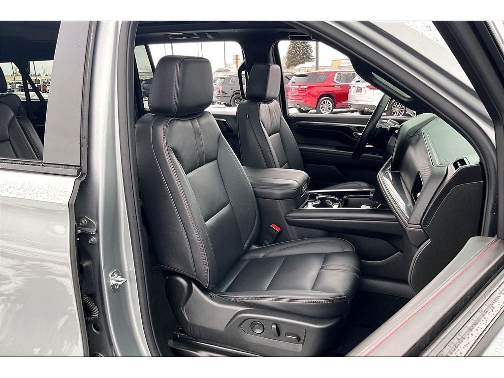 2025 Chevrolet Suburban RST